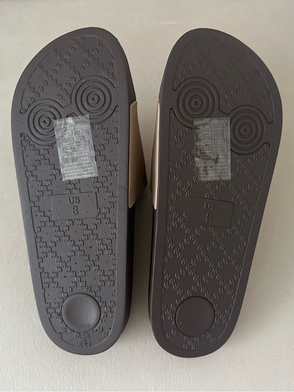 True Religion Men’s Beige Strap Brown Footbed Logo Slide Sandals - Picture 3 of 3